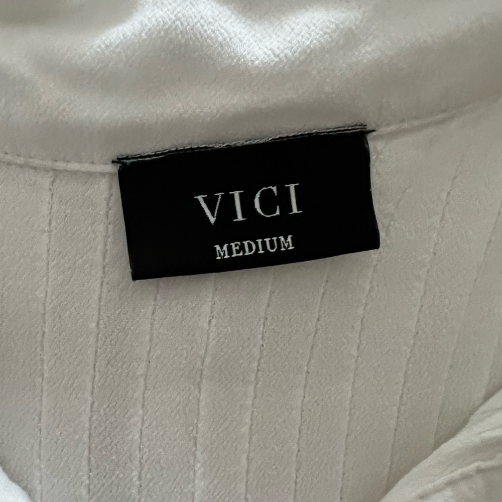 Vicidolls button down top - Picture 3 of 5